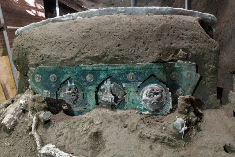 Carruagem romana descoberta perto de Pompeia na Itália